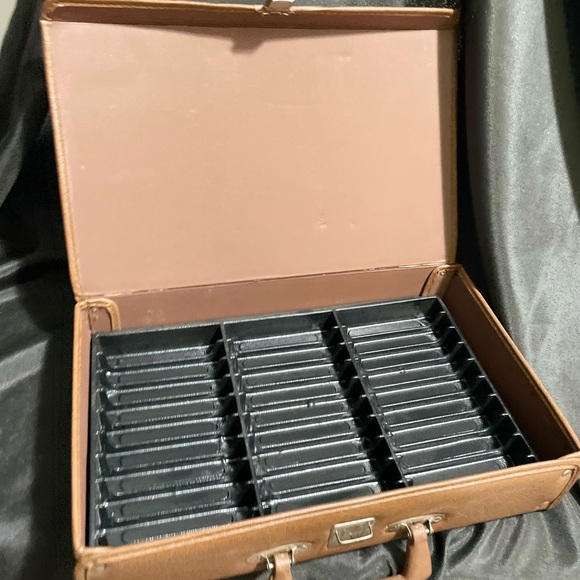 Cassette Case Storage Briefcase  Hold 30 Tapes Faux Brown Leather Vintage - Picture 10 of 13